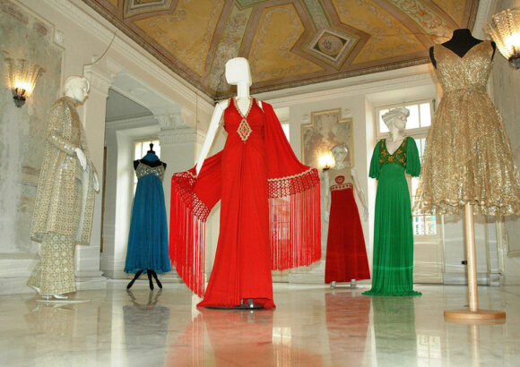 Festival e alta moda, la mostra Daphné a Sanremo racconta la storia degli abiti del Festival